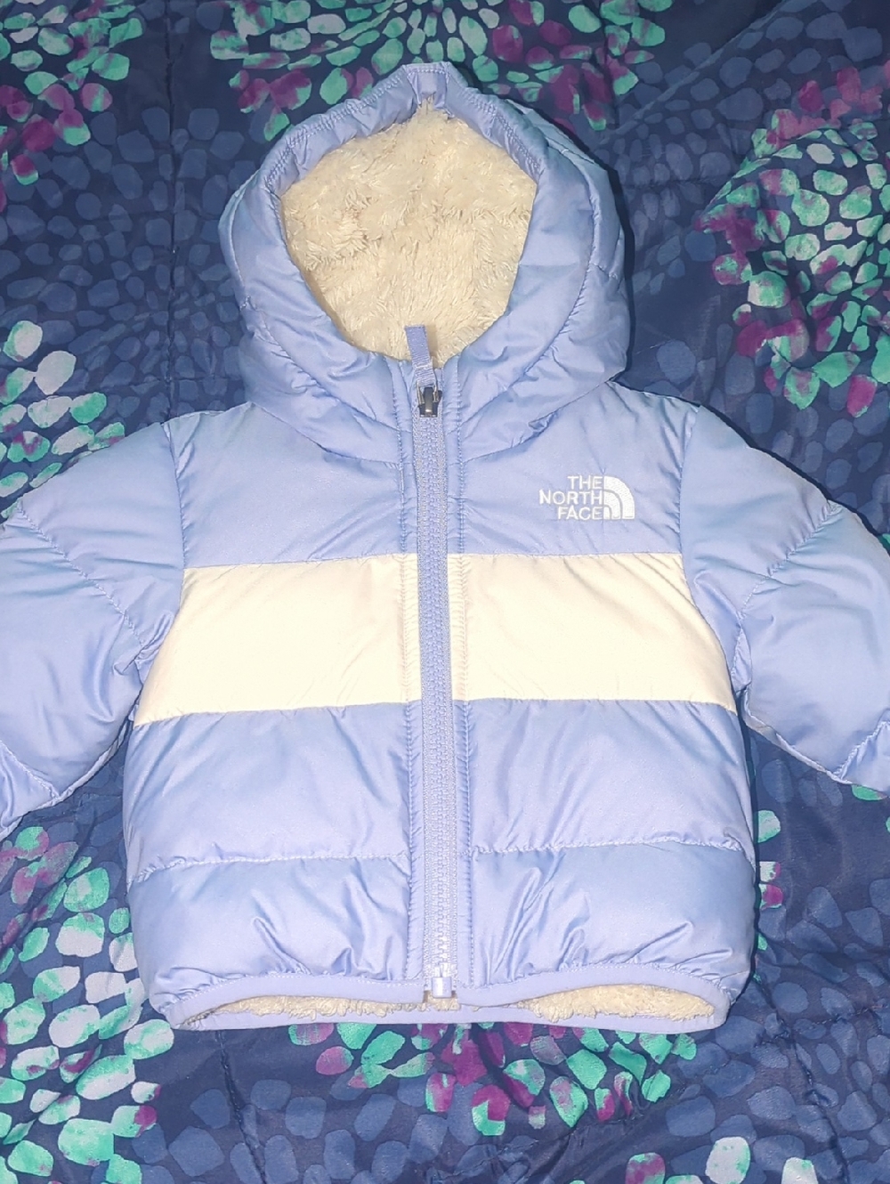 The North Face Light Blue and White Hooded Baby Puffer Brand New Never Used
